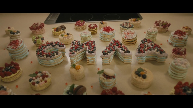 Video Reference: Cake decorating, Food, Icing, Sweetness, Buttercream, Sugar paste, Dessert, Baking, Pâtisserie, Cuisine