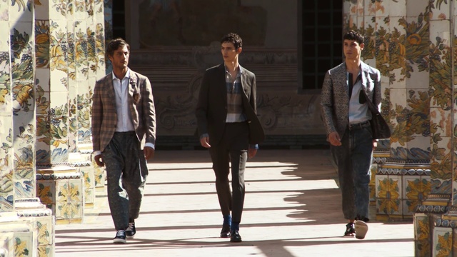 Video Reference: Suit, Gentleman, Standing, Fashion, Male, Snapshot, Human, Formal wear, White-collar worker, Pedestrian, Person