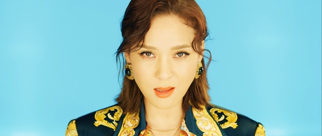 Video Reference: blue, beauty, yellow, girl, fashion model, black hair, brown hair, long hair, neck, Person