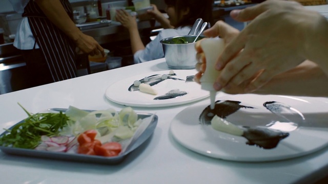 Video Reference: Food, Dish, Cuisine, Ingredient, Comfort food, À la carte food, Meal, Lunch, Porcelain, Dishware