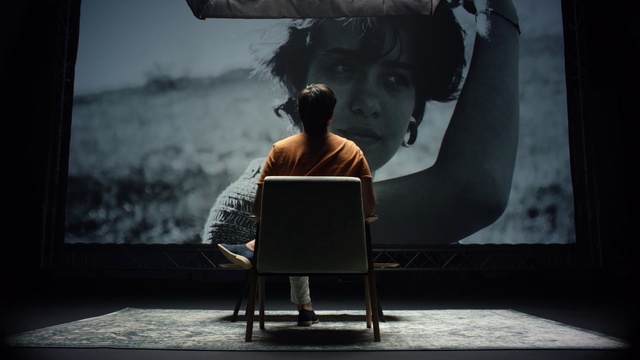 Video Reference: Black-and-white, Human, Room, Photography, Sitting, Monochrome, Adaptation, Monochrome photography, Darkness, Visual arts