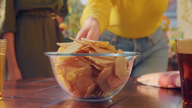 Video Reference: Food, Junk food, Dish, Cuisine, Tortilla chip, Ingredient, Potato chip, Vegetarian food, Snack, Recipe