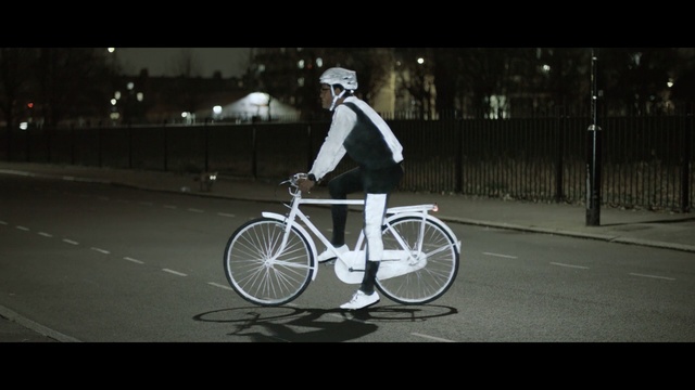 Video Reference: bicycle, land vehicle, road bicycle, cycle sport, cycling, racing bicycle, mode of transport, sports equipment, vehicle, light