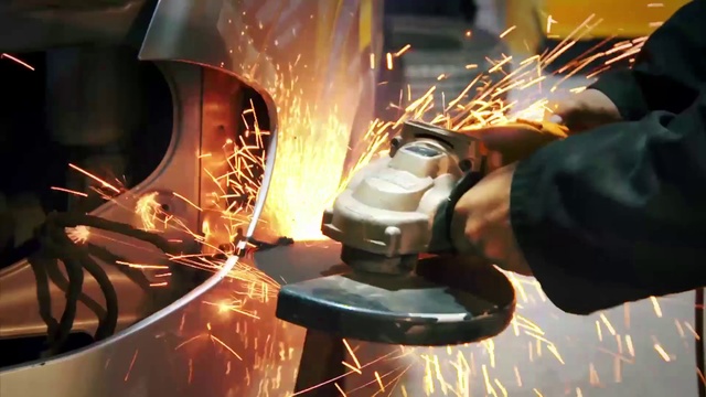 Video Reference: Welder, Metalworking, Metalsmith, Flame, Grinding, Foundry, Heat, Welding, Blow torch, Angle grinder