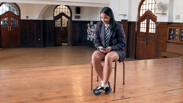 Video Reference: Leg, Floor, Flooring, Footwear, Wood flooring, Fashion, Sitting, Hardwood, Thigh, Human body