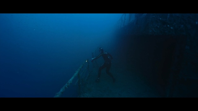 Video Reference: underwater diving, water, underwater, freediving, scuba diving, sea, divemaster, atmosphere, shipwreck, diving