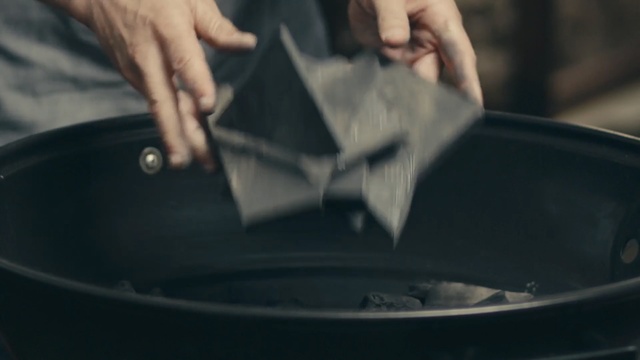 Video Reference: Product, Hand, Automotive wheel system, Finger, Auto part, Glass, Cookware and bakeware, Windshield, Wheel, Automotive window part