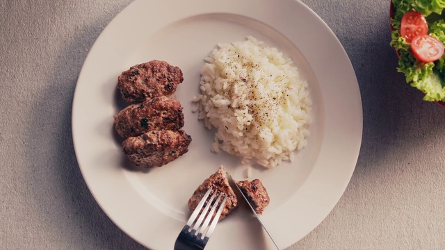 Video Reference: Dish, Food, Cuisine, Ingredient, White rice, Steamed rice, Recipe, Produce, Salisbury steak, Jasmine rice