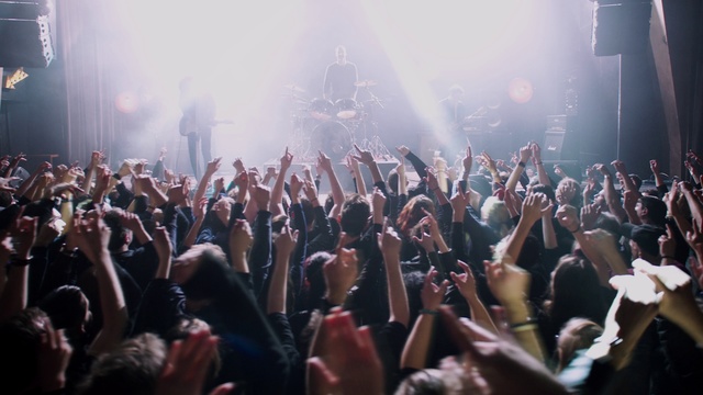 Video Reference: Crowd, People, Audience, Performance, Event, Rock concert, Public event, Concert, Stage, Fun