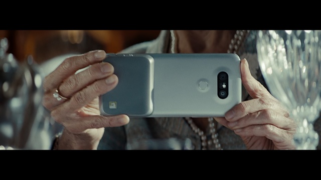 Video Reference: Gadget, Mobile phone, Smartphone, Portable communications device, Electronic device, Communication Device, Technology, Hand, Finger, Material property