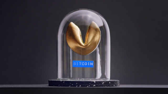 Video Reference: Trophy, Award, Logo, Indoor, Sitting, Cup, Table, Black, Small, Front, Silver, Computer, White, Food, Blue, Cat, Standing