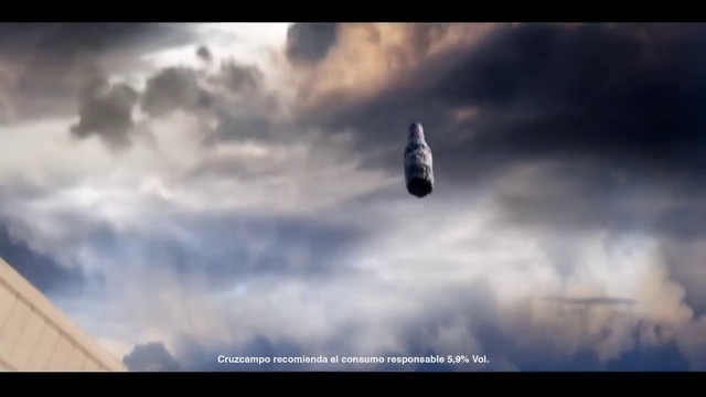 Video Reference: Sky, Atmosphere, Cloud, Cumulus, Daytime, Extreme sport, Photography, Meteorological phenomenon, Screenshot, Space