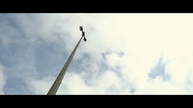 Video Reference: sky, cloud, atmosphere, daytime, meteorological phenomenon, smoke, cumulus, tree, bungee jumping, energy