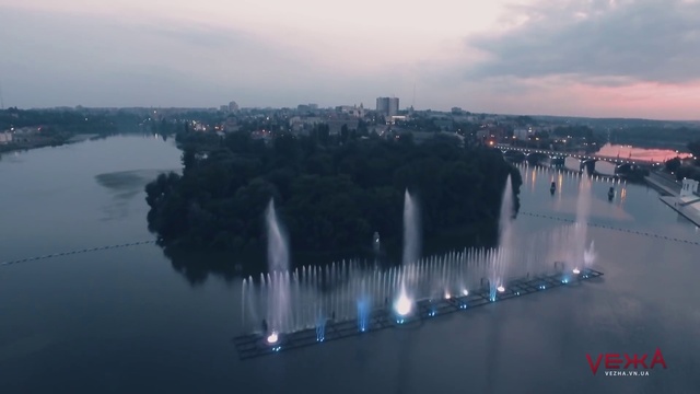 Video Reference: Water, Water resources, Sky, Atmospheric phenomenon, City, River, Aerial photography, Urban area, Reflection, Evening