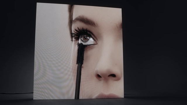 Video Reference: Eyebrow, Face, Eyelash, Eye, Nose, Beauty, Organ, Cheek, Eyelash extensions, Forehead