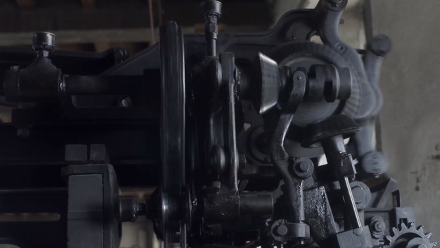 Video Reference: auto part, metal, engine, automotive engine part, automotive tire, tire, machine, wheel