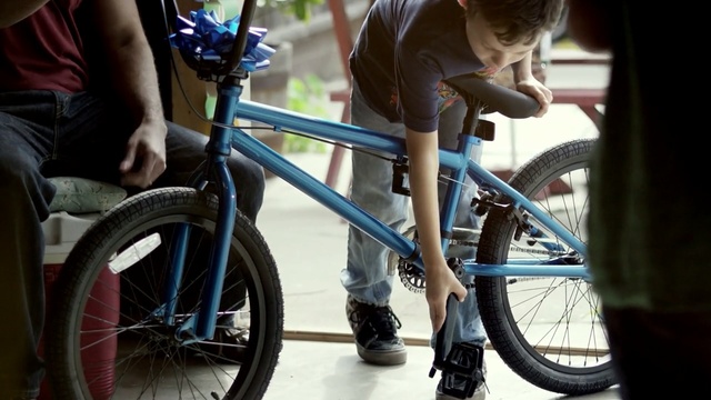 Video Reference: cycle sport, bicycle, road bicycle, bicycle wheel, bmx bike, bicycle frame, sports equipment, hybrid bicycle, bicycle accessory, bicycle part, Person