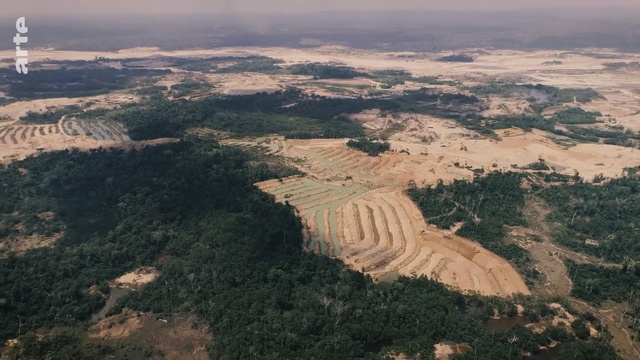 Video Reference: Aerial photography, Geological phenomenon, Geology, Sky, Formation, Bird-eye view, Fault, Photography, Landscape, Plateau