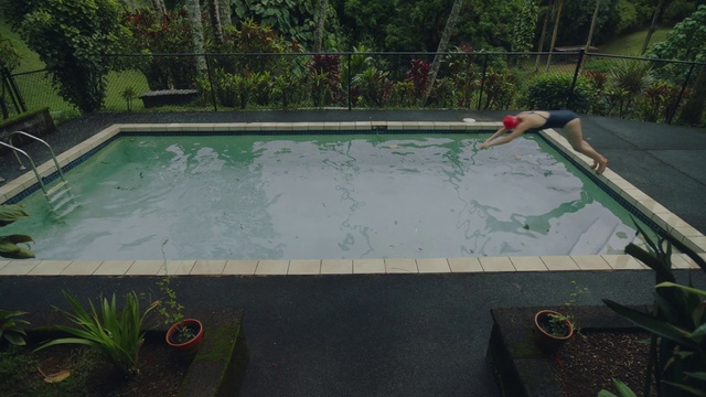 Video Reference: Swimming pool, Leisure
