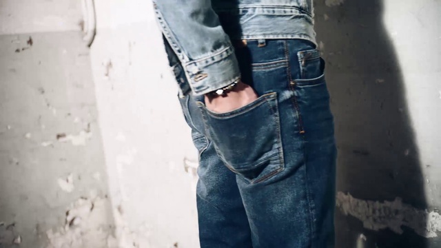Video Reference: Denim, Jeans, Clothing, Textile, Pocket, Fashion, Leg, Street fashion, Outerwear, Waist