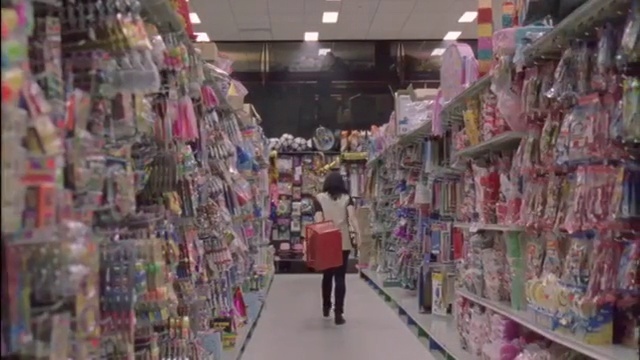Video Reference: Supermarket, Marketplace, Outlet store, Retail, Aisle, Convenience store, Building, Shopping, Selling, Customer