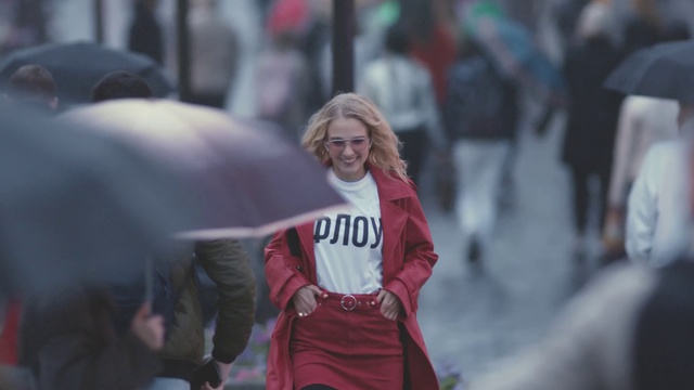 Video Reference: People, Red, Pink, Street fashion, Crowd, Photography, Recreation, Walking, Style