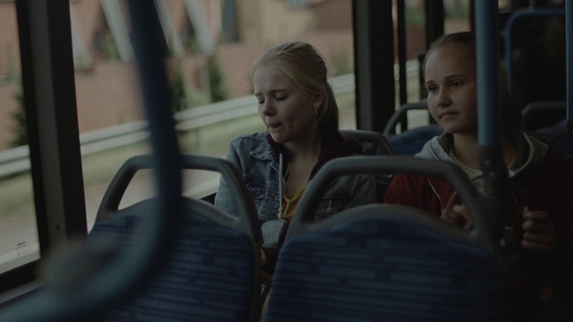 Video Reference: Passenger, Mode of transport, Transport, Human, Public transport, Sitting, Fun, Smile, Family car, Vehicle door