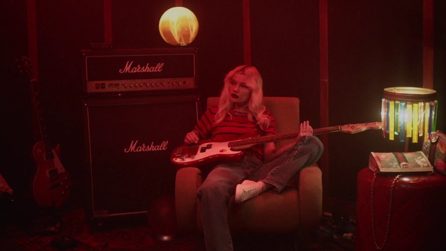 Video Reference: Red, Performance, Room, Stage, Performing arts, Music, Sitting, Theatre, Musician