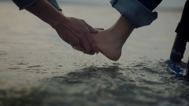 Video Reference: Water, Hand, Leg, Footwear, Human leg, Gesture, Foot, Ankle, Shoe, Finger