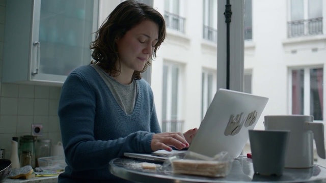 Video Reference: Sitting, White-collar worker, Technology, Electronic device, Interior design, Job, Conversation, Reading, Furniture