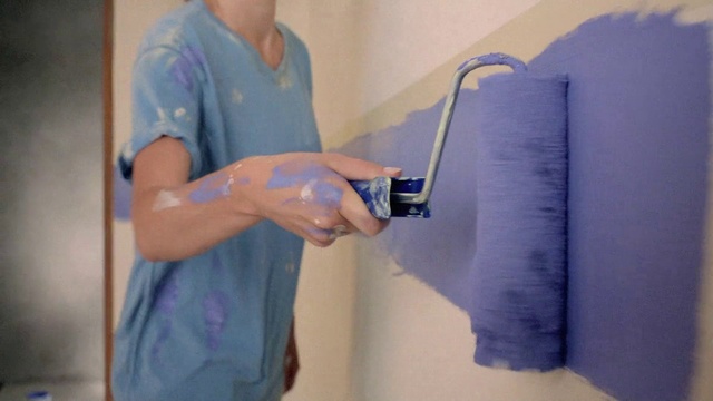 Video Reference: Shoulder, Paint roller, Wall, Arm, Medical assistant, Joint, Plaster, Cleaner, Paint, Hospital gown