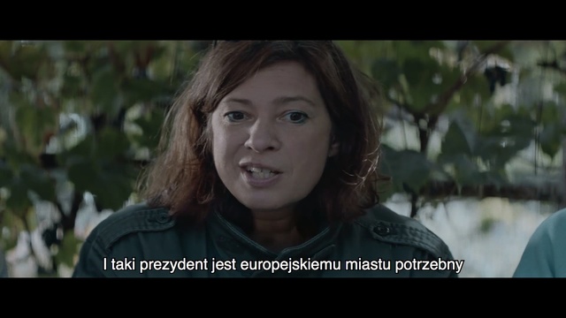 Video Reference: Face, Hair, Photograph, Nature, Facial expression, People, Lady, Nose, Beauty, Head, Person, Outdoor, Holding, Photo, Front, Woman, Looking, Smiling, Screen, Cellphone, Girl, Standing, Young, Phone, Shirt, Wearing, White, Street, Green, Laptop, Food, Sign, City, Blue, Human face, Text, Screenshot, Smile, Portrait