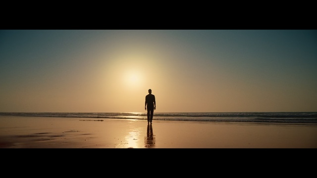 Video Reference: People in nature, Sky, Horizon, Sea, Water, Backlighting, Calm, Sunset, Evening, Reflection, Person