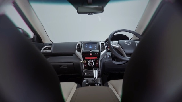 Video Reference: Land vehicle, Vehicle, Car, Sport utility vehicle, Compact car, Center console, Mini SUV, Crossover suv