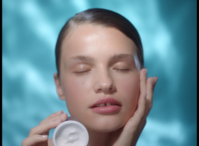 Video Reference: Face, Cheek, Skin, Nose, Forehead, Eyebrow, Chin, Head, Beauty, Lip