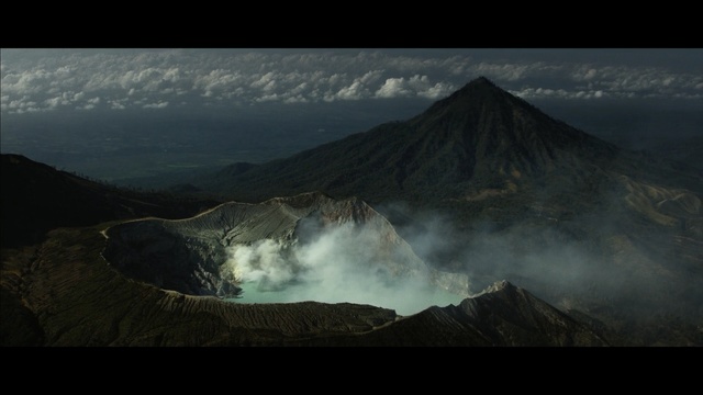 Video Reference: mountain, highland, geological phenomenon, volcanic landform, sky, atmosphere, volcano, mount scenery, types of volcanic eruptions, shield volcano