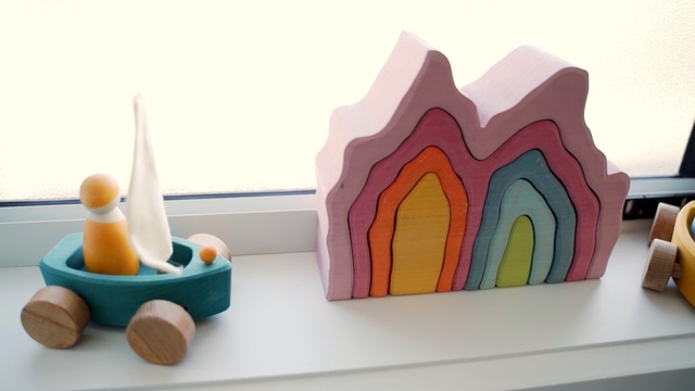 Video Reference: toy, plastic, Person