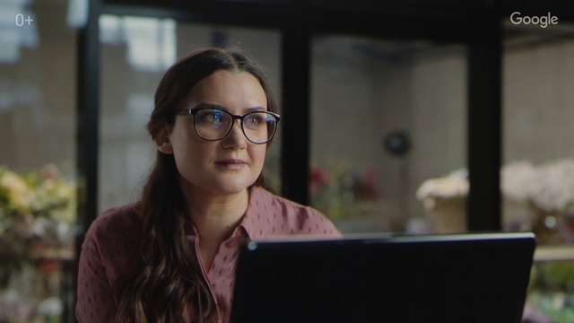 Video Reference: Glasses, Eyewear, Technology, Fun, Electronic device, Photography, Vision care, White-collar worker, Conversation