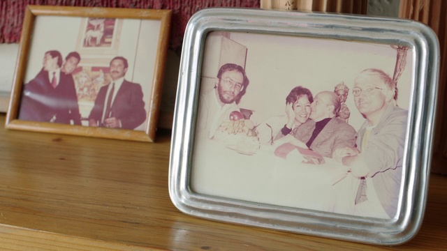 Video Reference: Picture frame, Metal, Interior design, Square