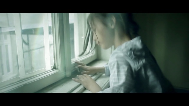 Video Reference: Photograph, Portrait, Beauty, Hairstyle, Long hair, Snapshot, Photography, Hand, Blond, Mouth