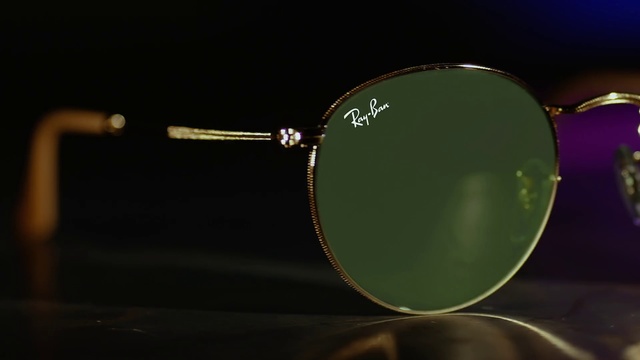 Video Reference: Eyewear, Sunglasses, Glasses, Green, Transparent material, Personal protective equipment, aviator sunglass, Light, Vision care, Still life photography