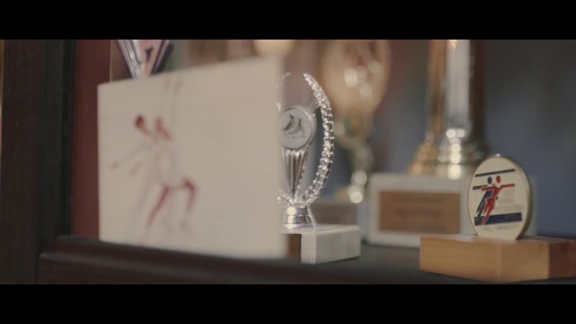 Video Reference: Trophy, Room, Art, Glass
