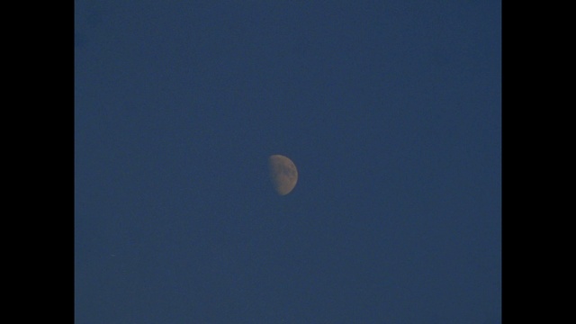 Video Reference: Moon, Sky, Blue, Atmosphere, Astronomical object, Daytime, Atmospheric phenomenon, Celestial event, Astronomy, Moonlight