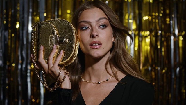 Video Reference: Hair, Beauty, Lip, Blond, Long hair, Photography, Portrait photography, Flash photography, Metal