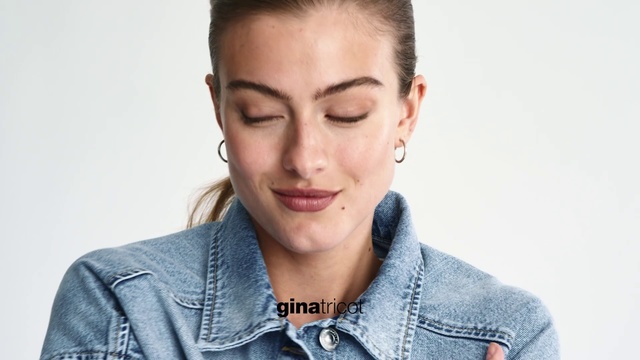 Video Reference: Hair, Face, Facial expression, Eyebrow, Forehead, Cheek, Chin, Lip, Skin, Hairstyle