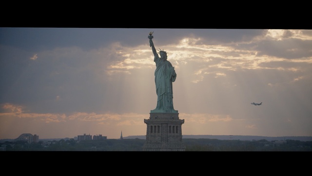 Video Reference: sky, statue, landmark, monument, cloud, atmosphere, daytime, morning, horizon, sunlight