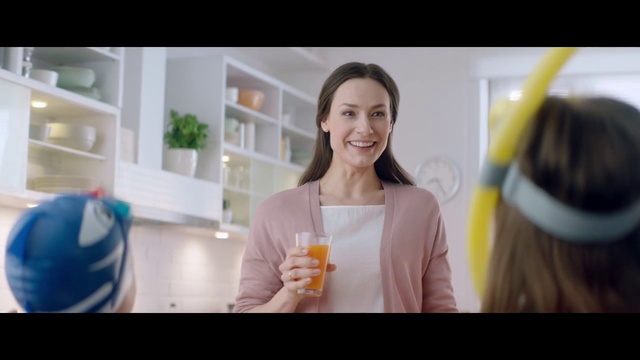 Video Reference: Photograph, Facial expression, Skin, Yellow, Smile, Shoulder, Beauty, Snapshot, Fun, Happy