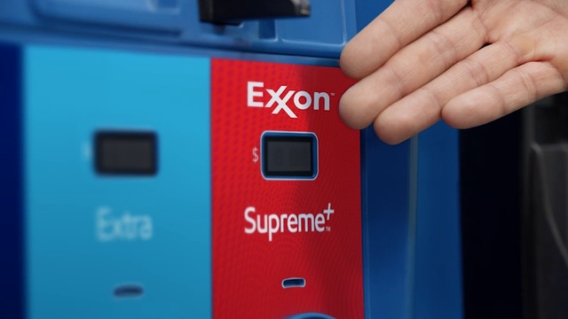 Video Reference: Technology, Electronic device, Electric blue, Machine, Blue, Red, Sitting, Front, Hand, Parking, Meter, Close, Screen, Orange, Holding, Man, Computer, Phone, Train, White, Street, Parked, Text, Screenshot, Mobile phone, Telephone