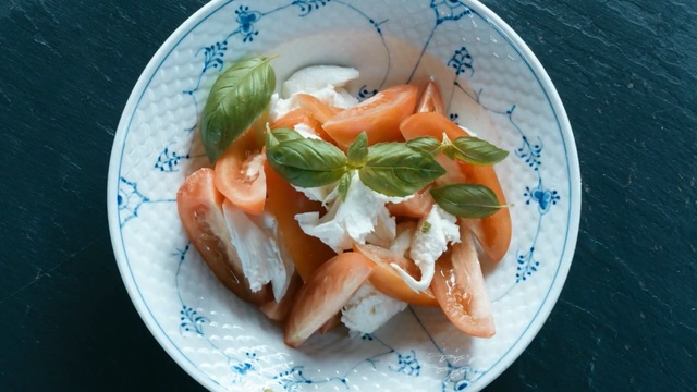 Video Reference: dish, vegetable, vegetarian food, food, recipe, cuisine, garnish, smoked salmon