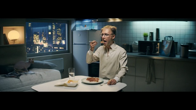 Video Reference: Sitting, Human, Mouth, Conversation, Food, Screenshot, Finger food, Square, Gentleman, Eating, Person